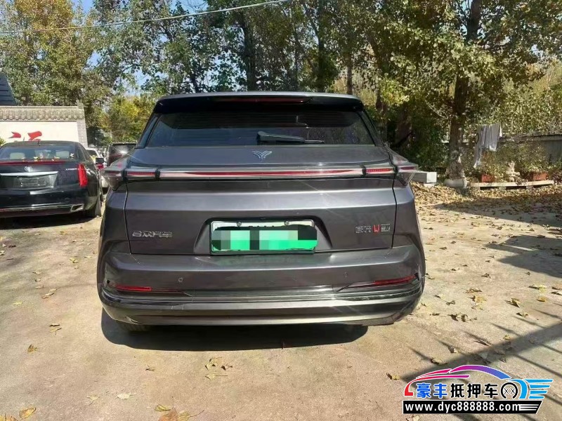 23年哪吒U轿车抵押车出售