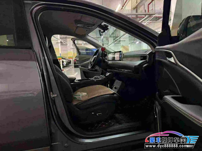 22年哪吒U轿车抵押车出售