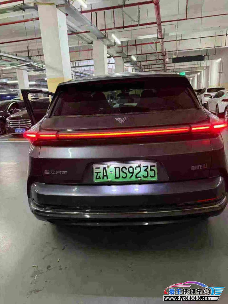 22年哪吒U轿车抵押车出售