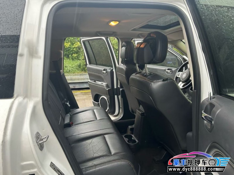 16年Jeep指南者轿车抵押车出售