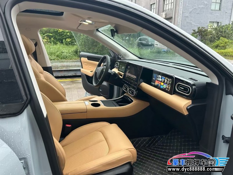 25年零跑C11轿车抵押车出售