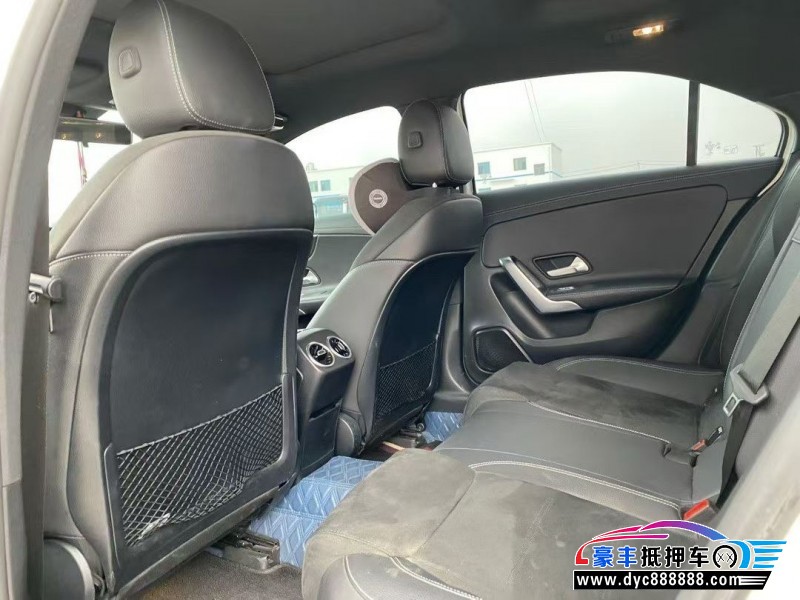 20年奔驰A轿车抵押车出售