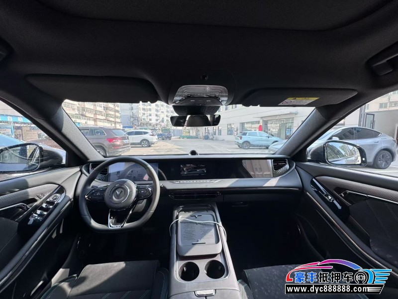 25年岚图FREE轿车抵押车出售