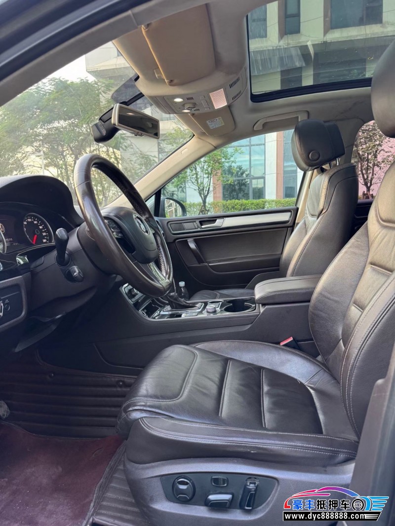 16年大众途锐轿车抵押车出售