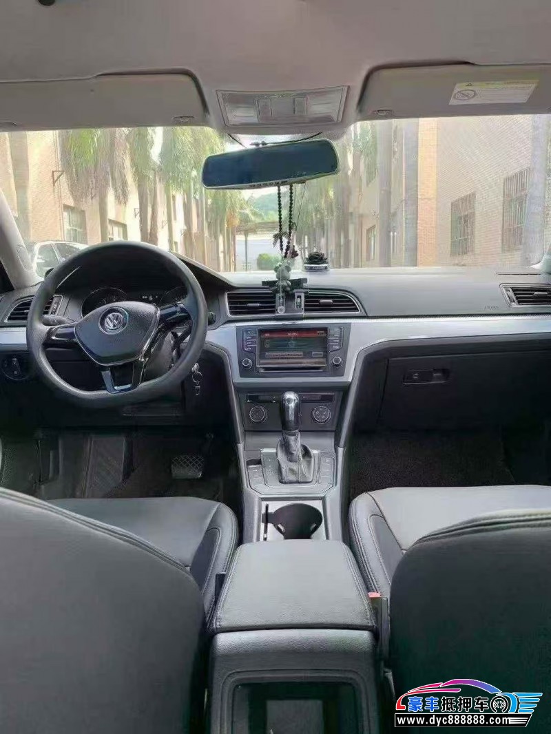 15年大众凌渡轿车抵押车出售