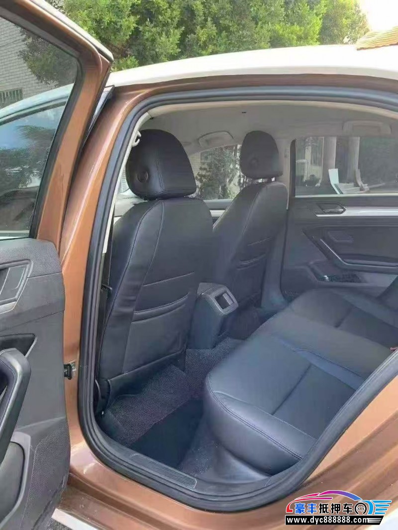 15年大众凌渡轿车抵押车出售