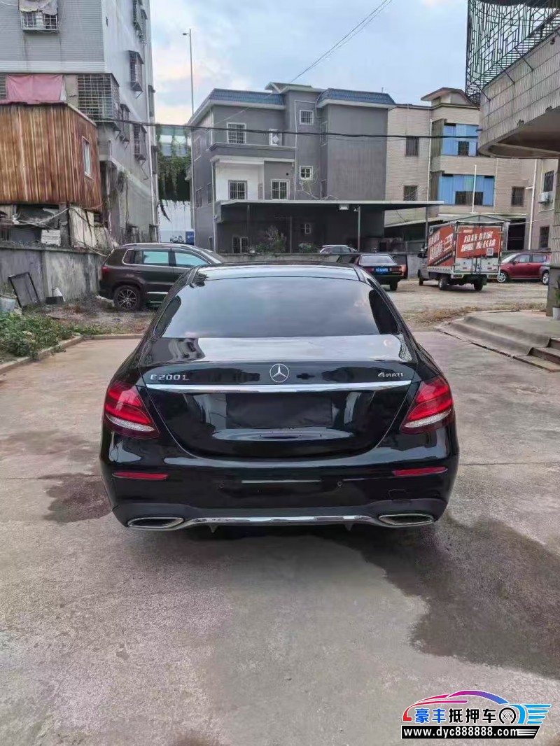 17年奔驰E轿车抵押车出售