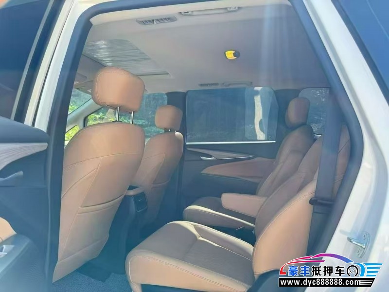 25年上汽大通G50轿车抵押车出售