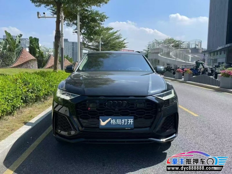 抵押车出售22年奥迪Q8轿车