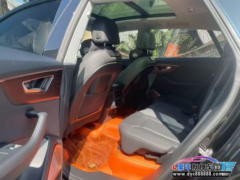 22年奥迪Q8轿车抵押车出售