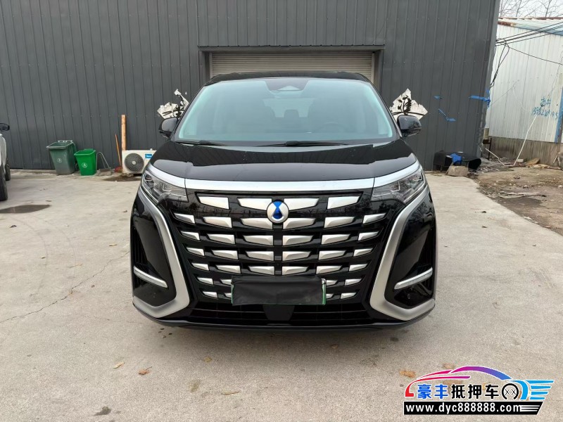 抵押车出售24年腾势D9轿车