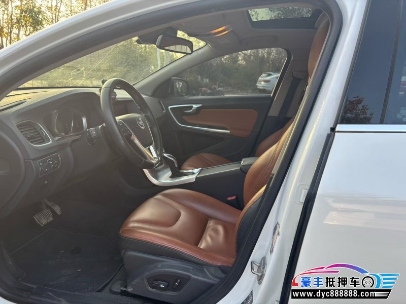 17年沃尔沃S60轿车抵押车出售