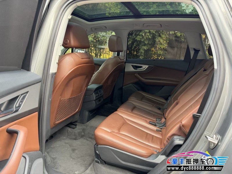 15年奥迪Q7轿车抵押车出售