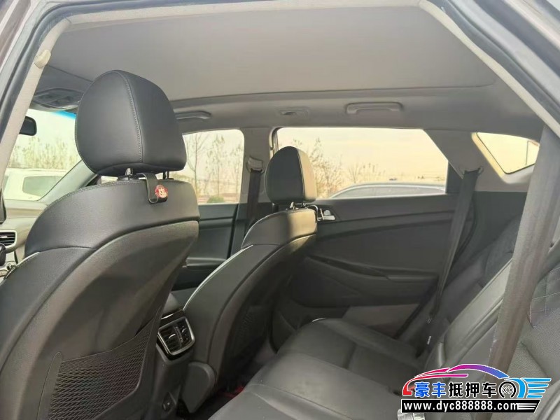 19年现代途胜轿车抵押车出售