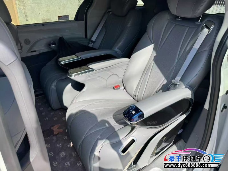 25年丰田格瑞维亚轿车抵押车出售