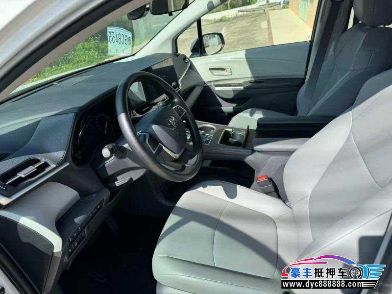 25年丰田格瑞维亚轿车抵押车出售