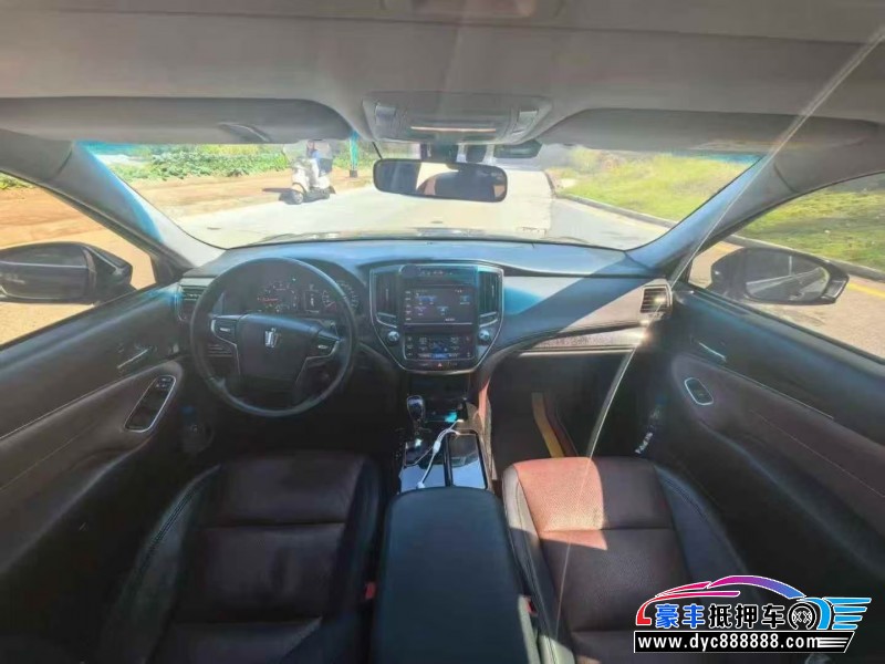 19年丰田皇冠轿车抵押车出售