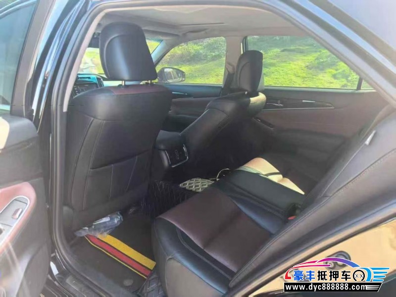 19年丰田皇冠轿车抵押车出售