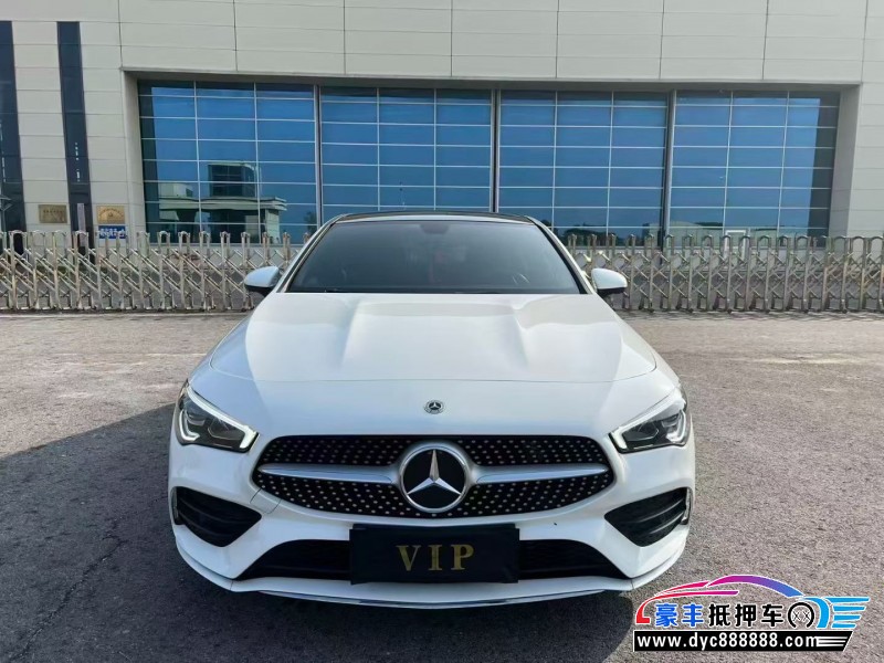 抵押车出售23年奔驰CLA轿车