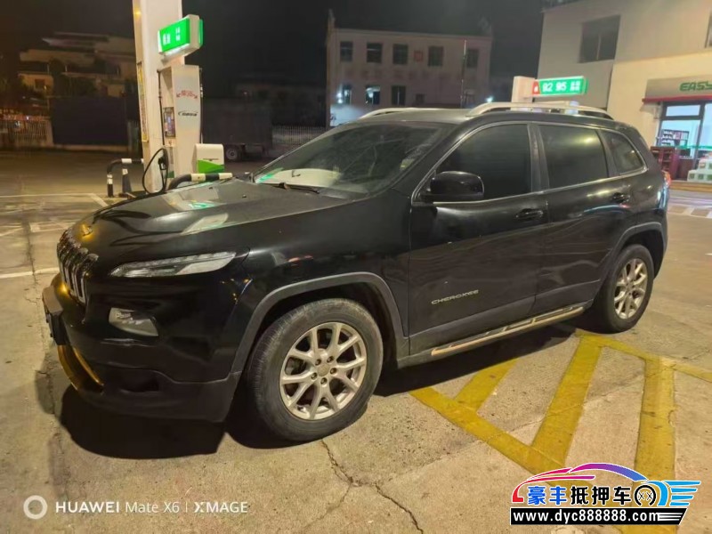 18年Jeep自由光轿车抵押车出售