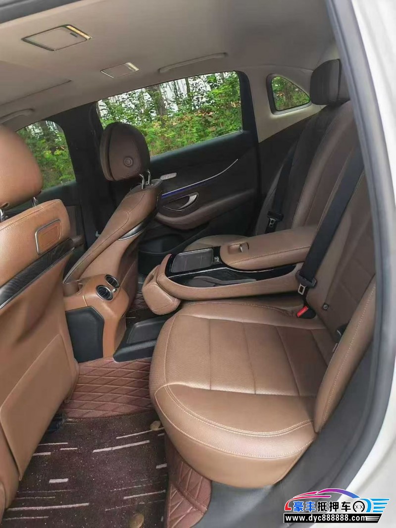 17年奔驰E轿车抵押车出售