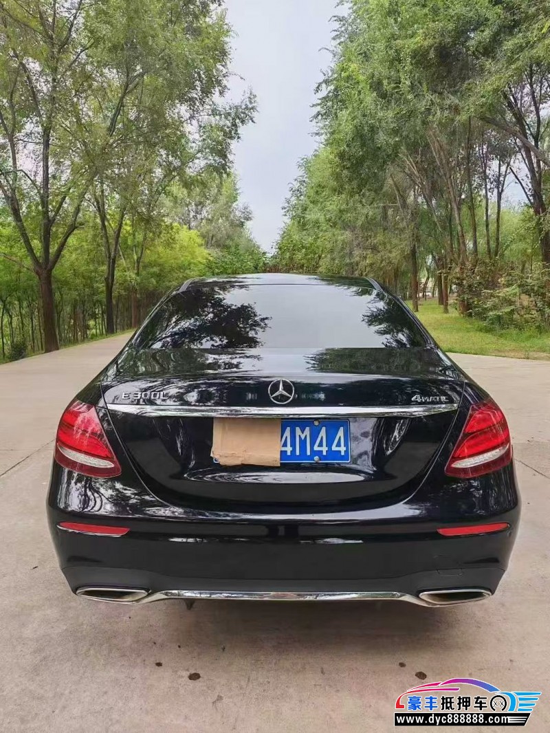 17年奔驰E轿车抵押车出售