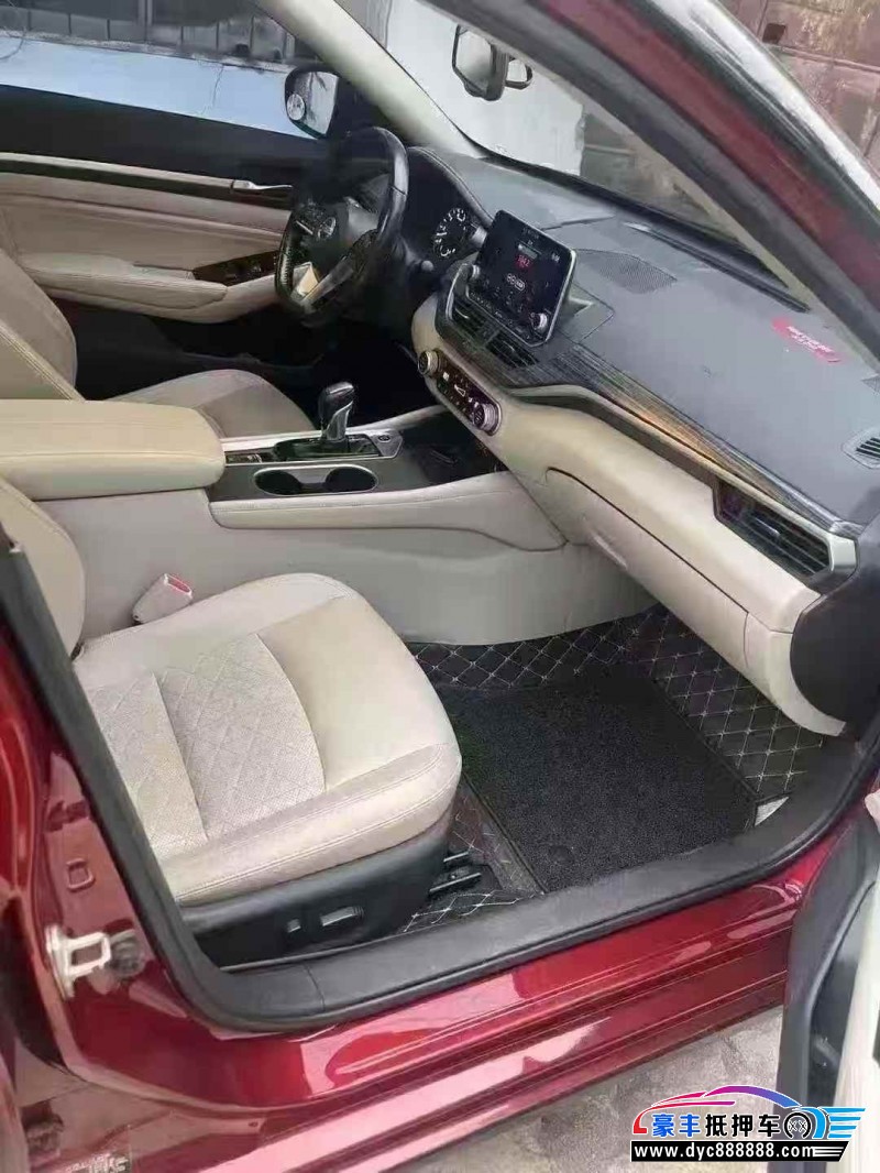 19年日产天籁轿车抵押车出售