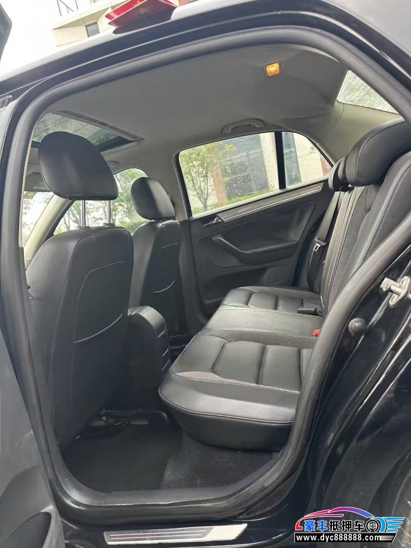 15年大众宝来轿车抵押车出售