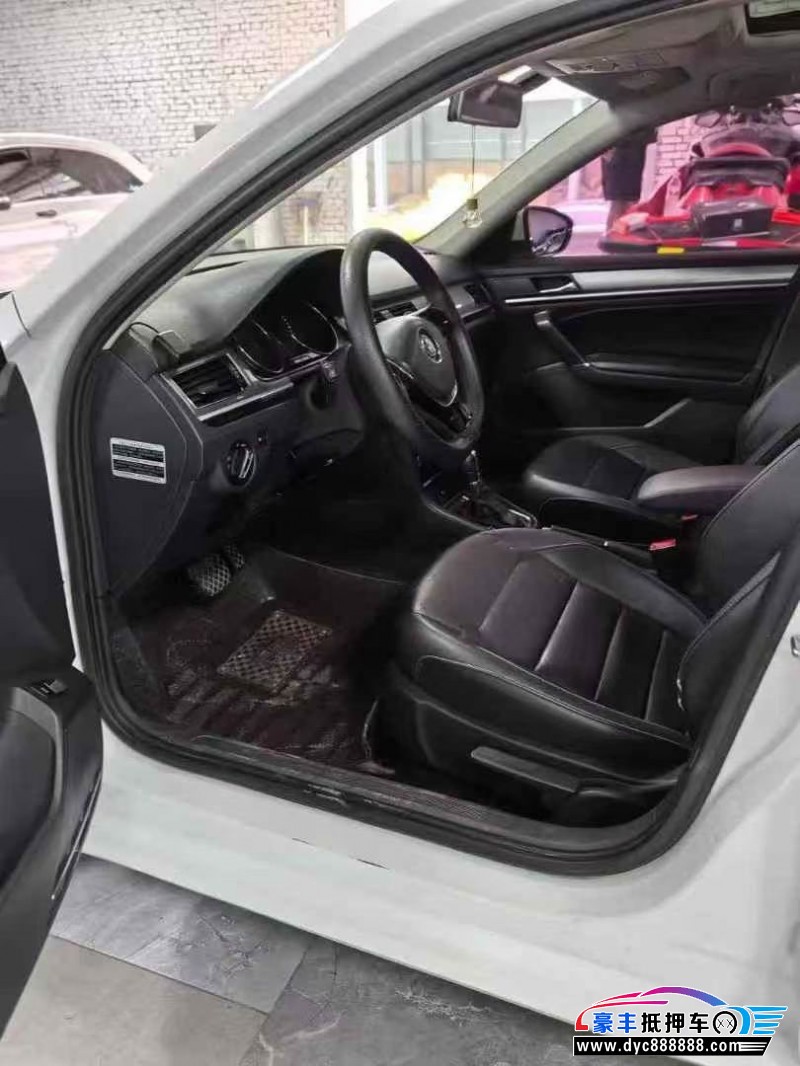 16年大众宝来轿车抵押车出售