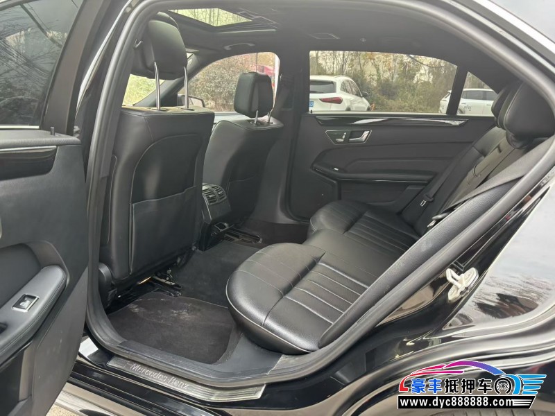 14年奔驰E轿车抵押车出售