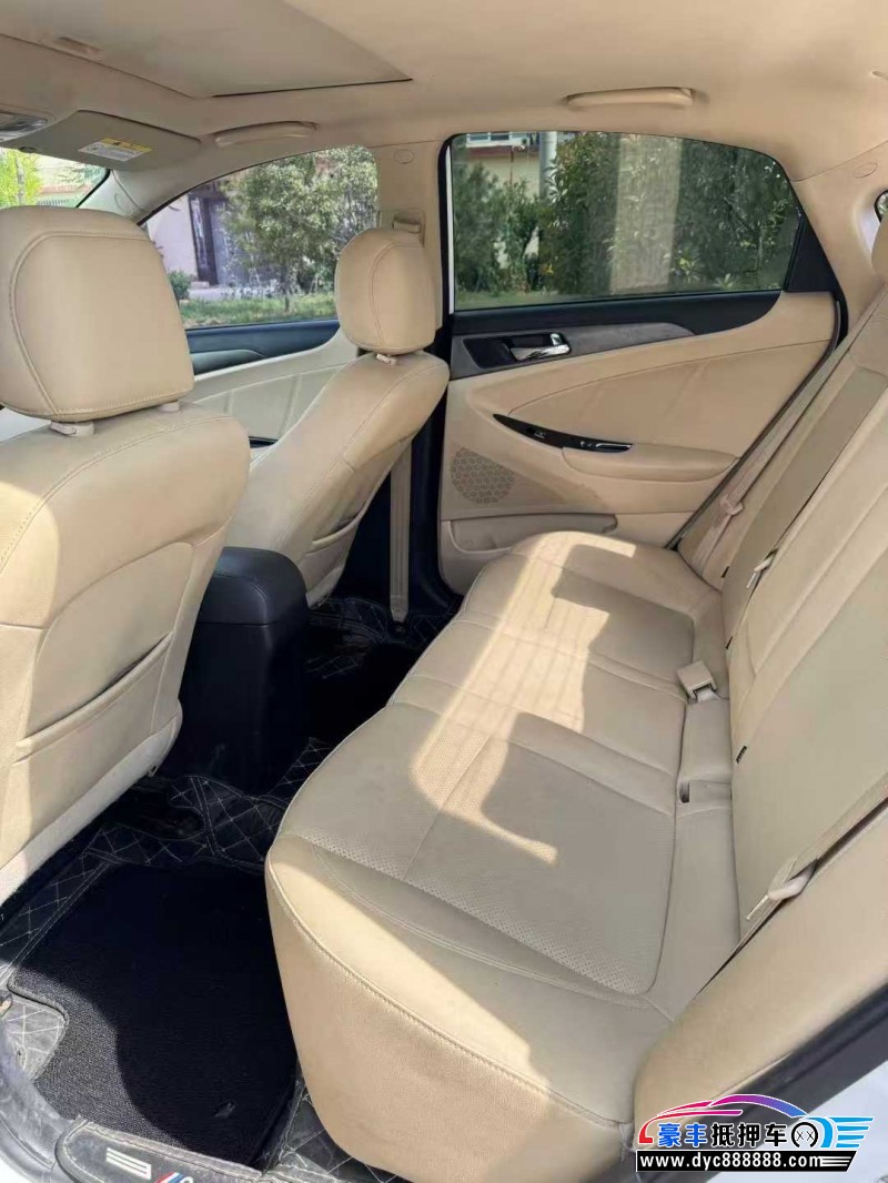 17年长安逸动轿车抵押车出售