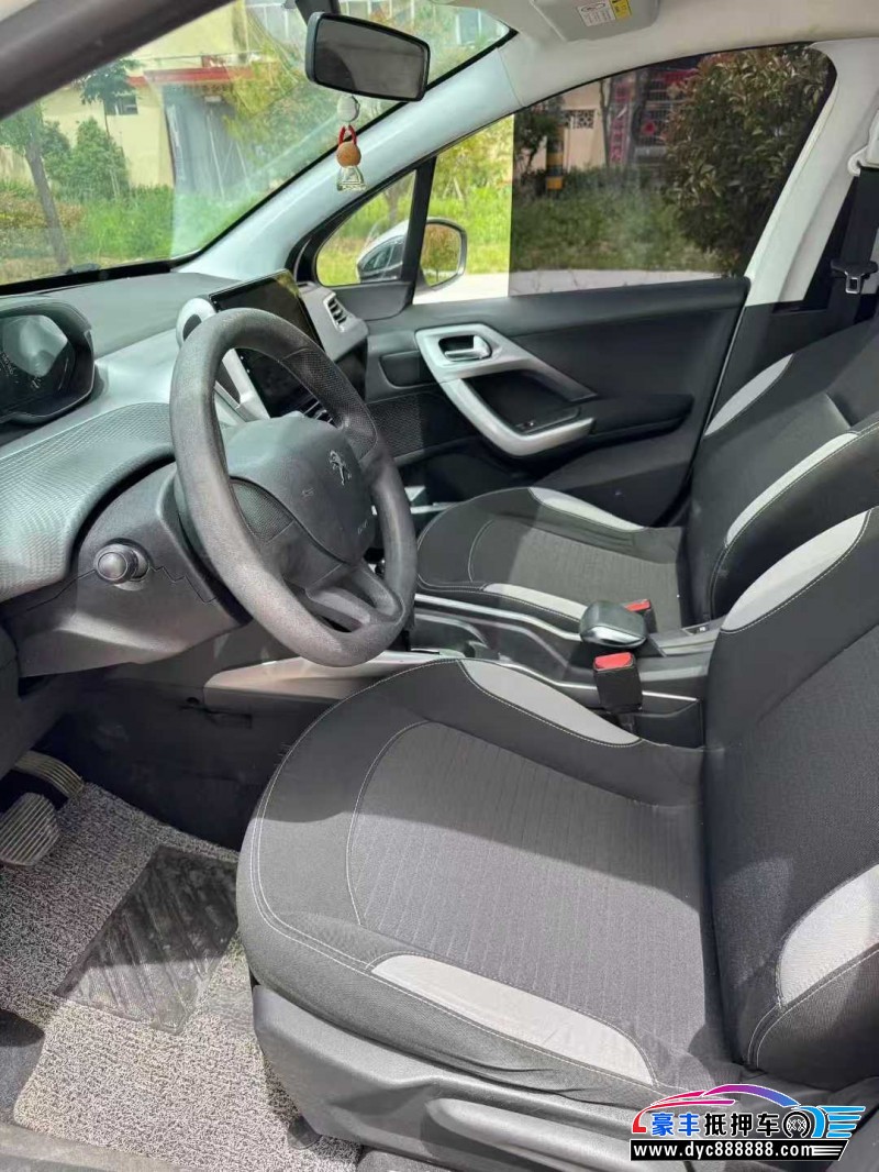 17年标致2008轿车抵押车出售