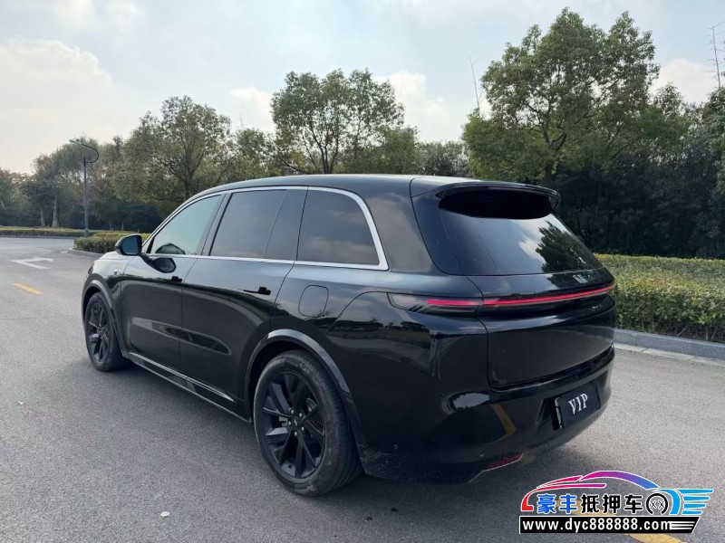 23年理想L8轿车抵押车出售