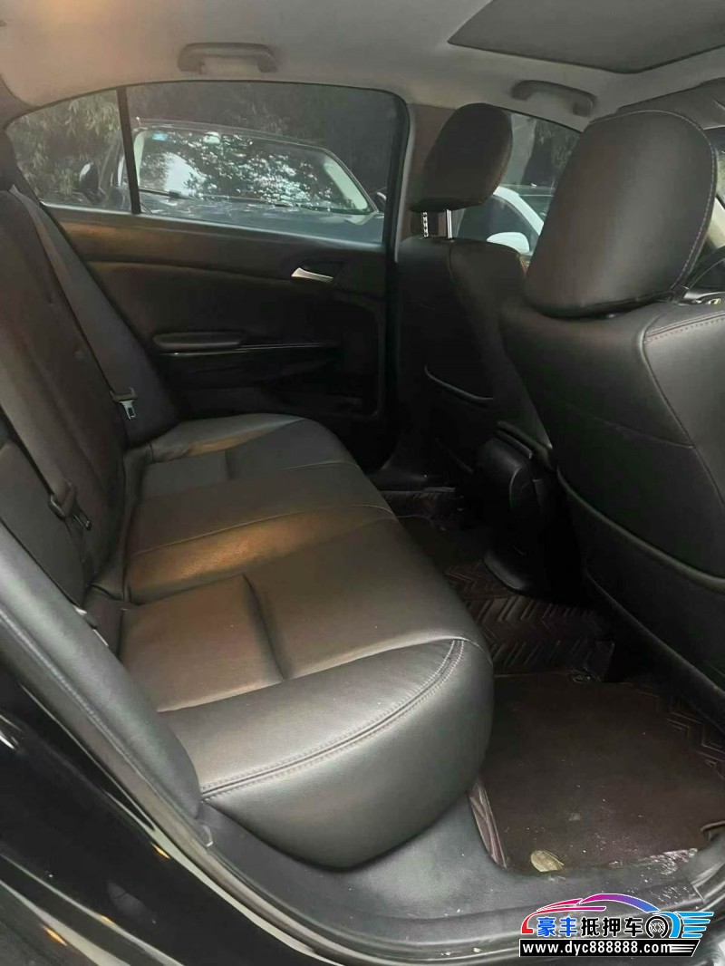 13年本田雅阁轿车抵押车出售