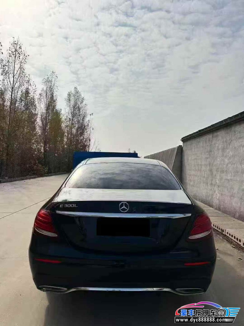 17年奔驰E轿车抵押车出售