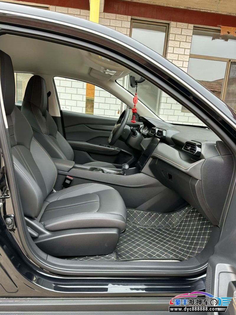 25年东风风神奕炫轿车抵押车出售