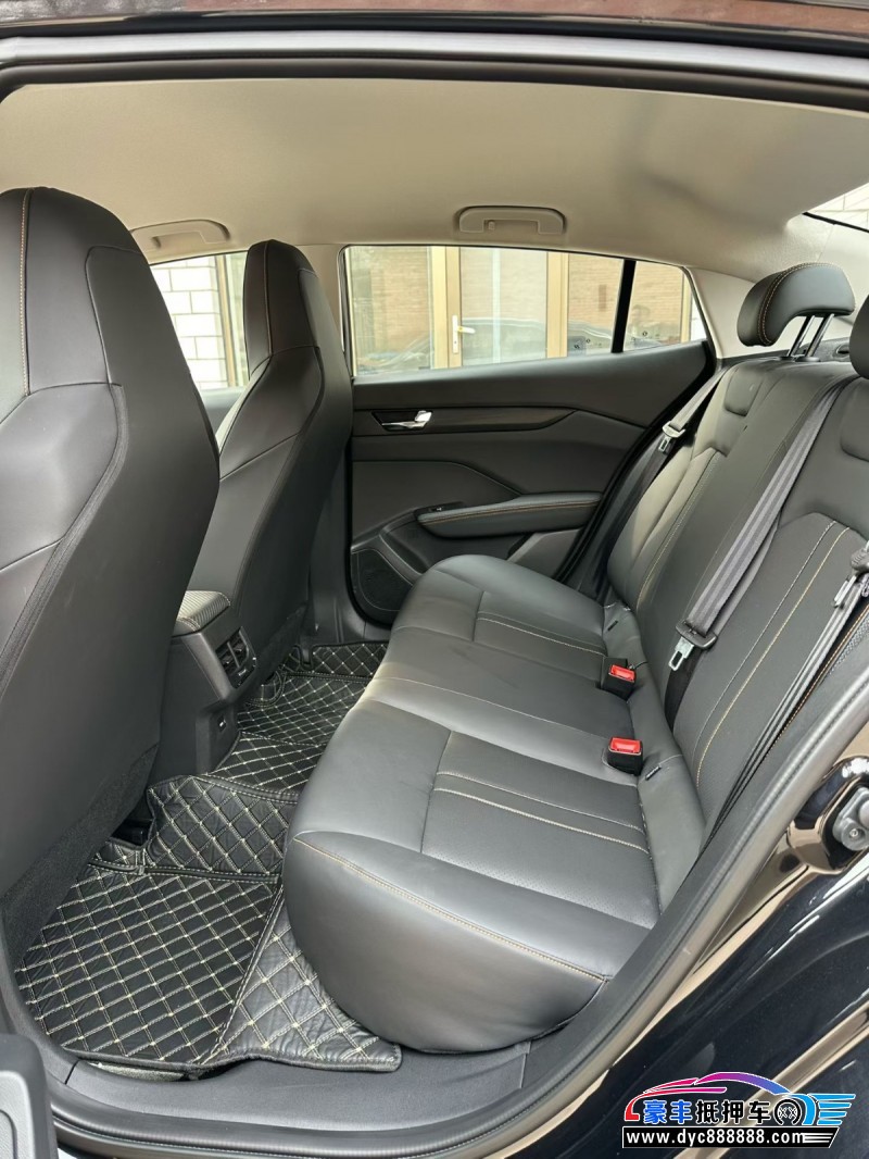 25年东风风神奕炫轿车抵押车出售