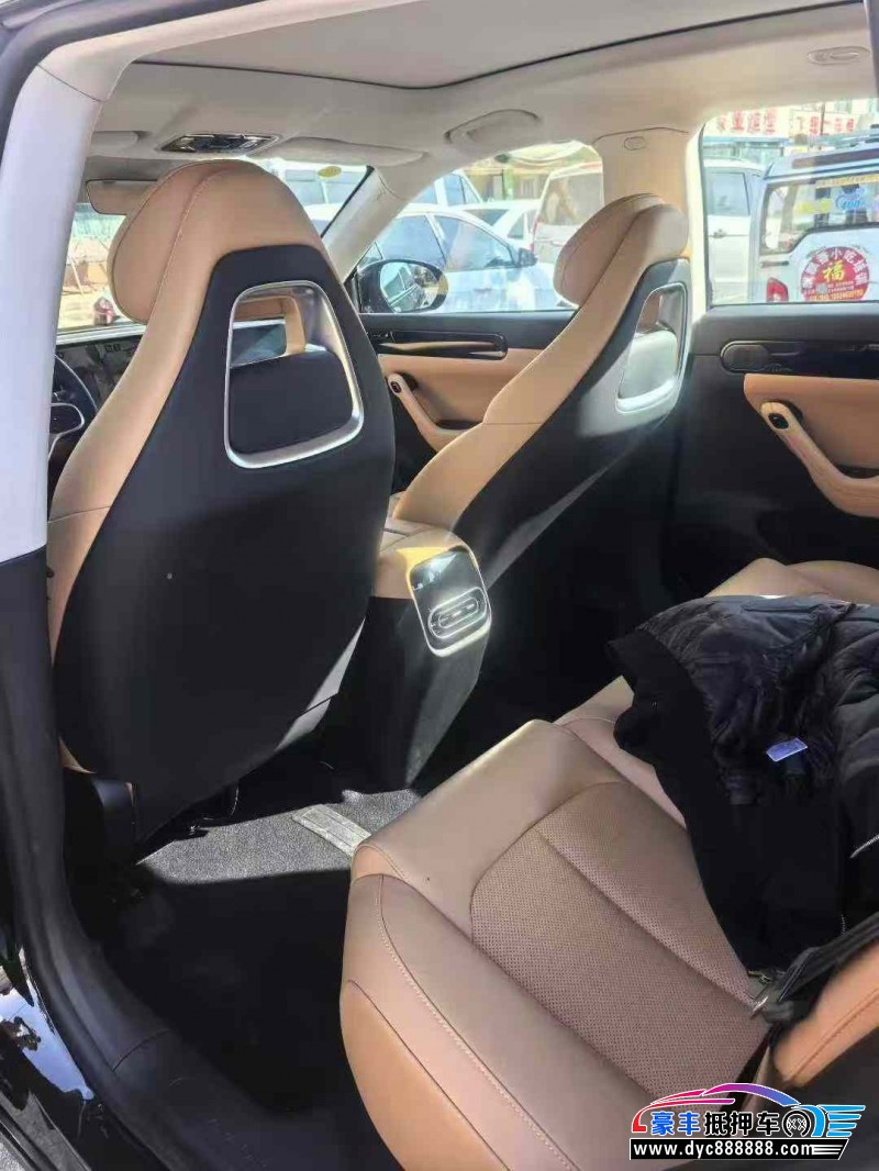 25年零跑C11轿车抵押车出售