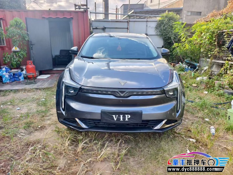 抵押车出售23年哪吒U轿车