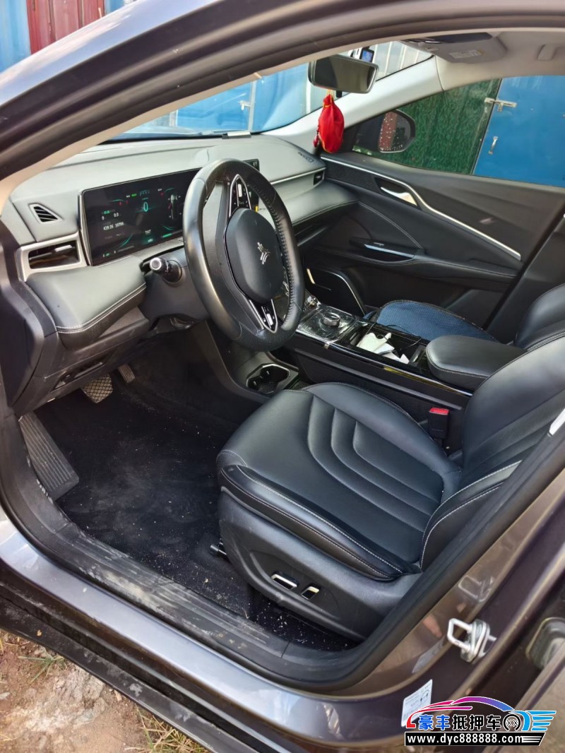 23年哪吒U轿车抵押车出售