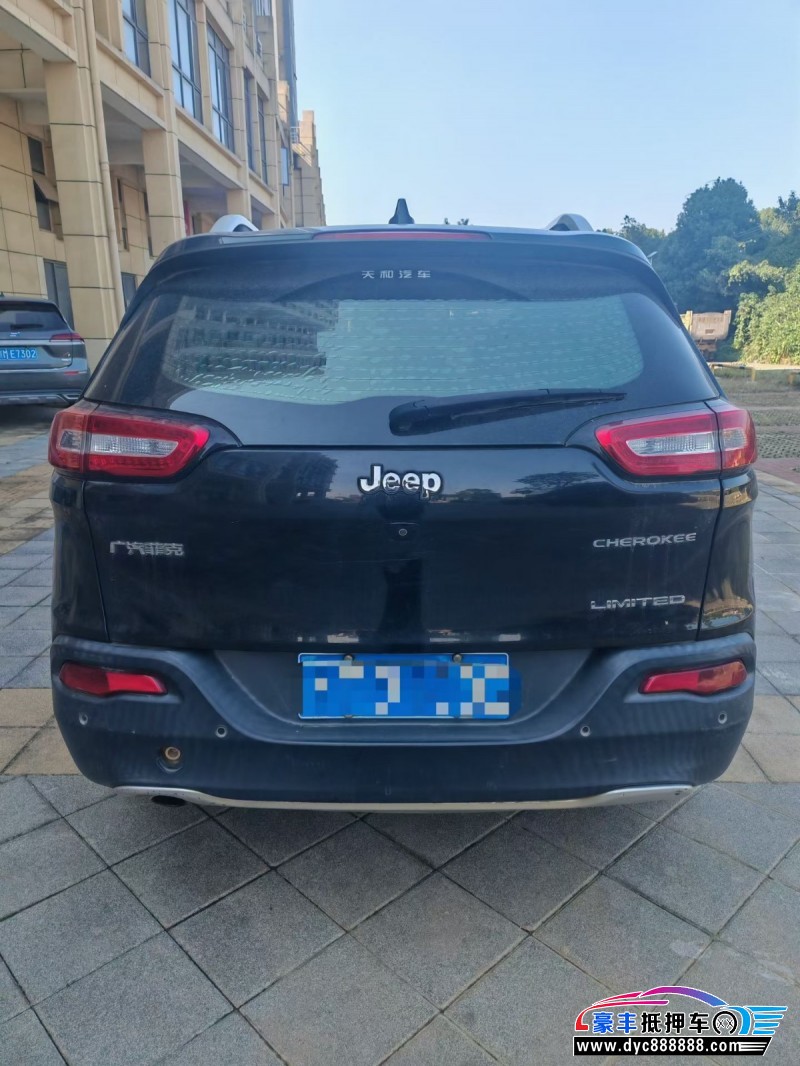 18年Jeep自由光轿车抵押车出售