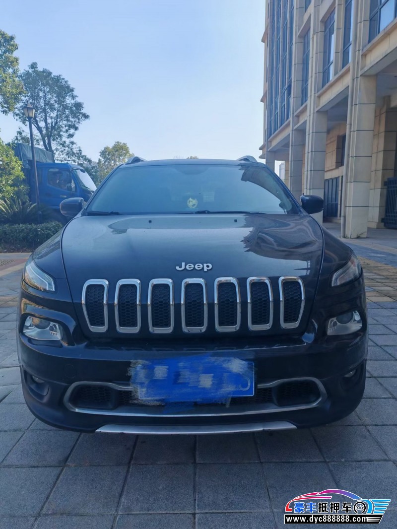 18年Jeep自由光轿车抵押车出售