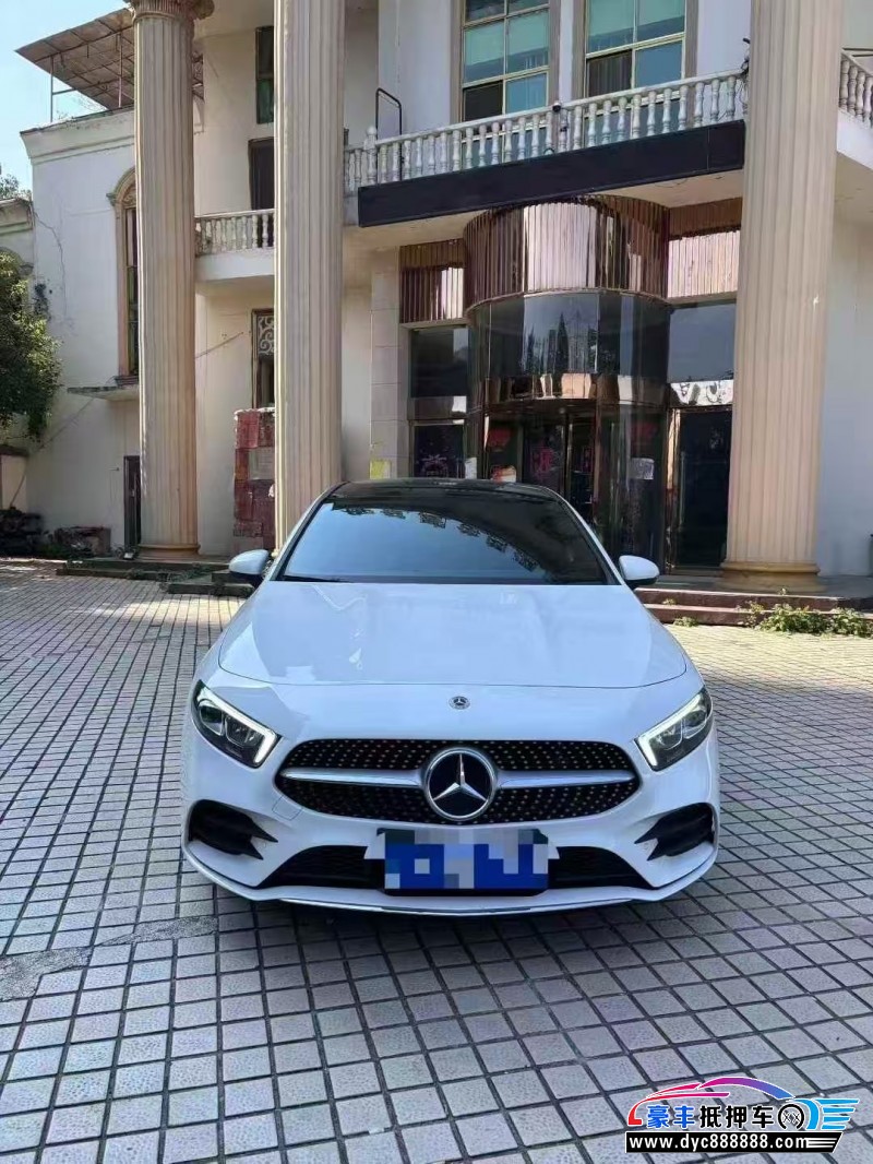 22年奔驰A轿车抵押车出售