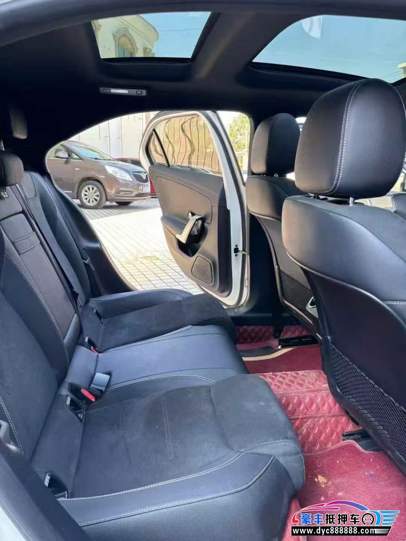 22年奔驰A轿车抵押车出售