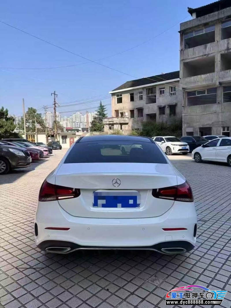 22年奔驰A轿车抵押车出售