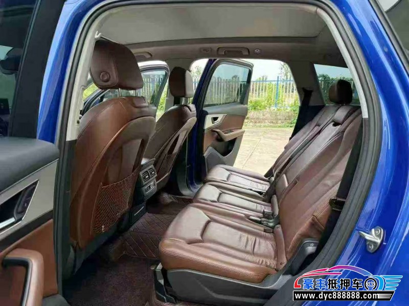 17年奥迪Q7轿车抵押车出售