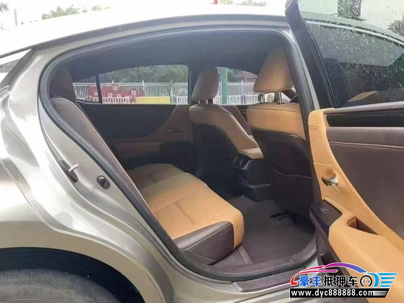 21年雷克萨斯ES轿车抵押车出售