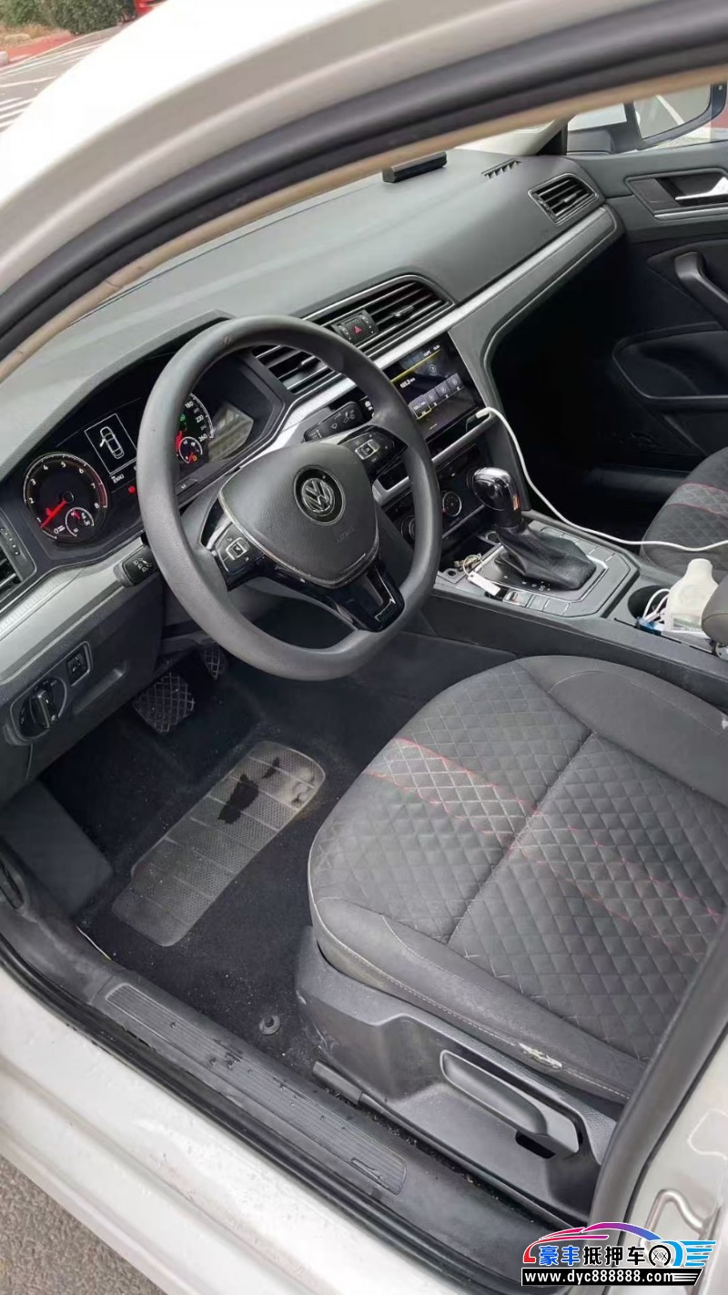 20年大众凌渡轿车抵押车出售