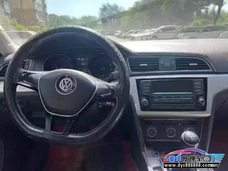 15年大众凌渡轿车抵押车出售