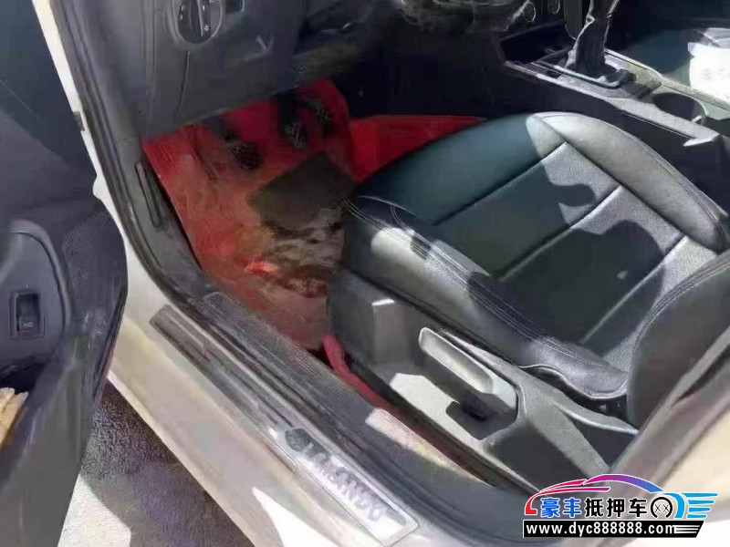 15年大众凌渡轿车抵押车出售